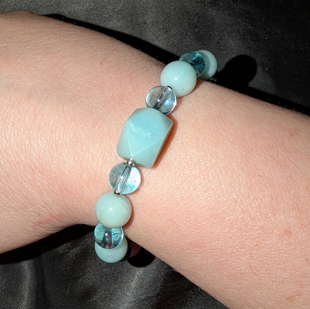 Amazonite And Glass Stretch Bracelet - Picture 3 of 4